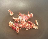 Foto del paso 1 de la receta: Pasta con jamón ibérico y acelgas