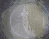 Foto langkah ke 4 dari resep Classic (Vanilla) Cupcake.