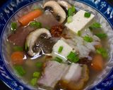 รูปขั้นตอนการทำที่ 2 ของ ข้าวต้มหมีสูตร1(แบล็คฟอร์เรสต์เบคอนหมูกรอบเต้าหู้แครอทและเห็ดเชมปิญอง)