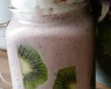 Φωτογραφία βήματος 4 της συνταγής Smoothie με μέλι, γιαούρτι, φράουλα και ακτινίδιο!!!