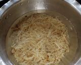 उपवासाची वाळवलेल्या बटाटा खिसाची भाजी (batatyachi kheesachi bhaji recipe in marathi) रेसिपी स्टेप 1 फोटो 