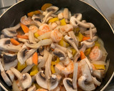 Foto del paso 2 de la receta: Spaghetti con salteado de camarones y verduras