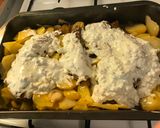 Márványsajtos csirkecombok-krumplival és brokkolival! 🍗🧀🥦🥔 recept fázis 4 fotója
