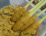 Foto langkah ke 4 dari resep Sate Lilit Bakar Teflon.