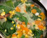 Foto langkah ke 8 dari resep Sayur Bayam Kunci Kuah Bening.