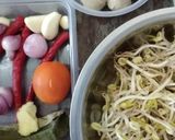 Foto langkah ke 1 dari resep Tumis Taoge & Bakso.