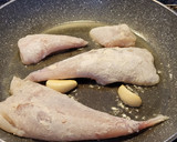 Foto del paso 2 de la receta: Rape con gambones