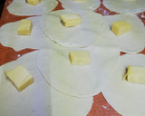 Foto del paso 3 de la receta: Empanada camarón queso