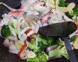 Foto langkah ke 3 dari resep Mi sayur.