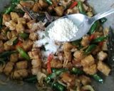 Foto langkah ke 5 dari resep Oseng Tempe Rebon Lombok Ijo.