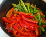 Foto del paso 4 de la receta Tiras de solomillo de cerdo guisadas con verduras