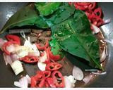 Foto langkah ke 3 dari resep Tumis Daun Singkong Teri Terasi.