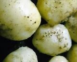 صورة لخطوة 2 من وصفة بطاطس 🥔بالكسبره للعشاء او الفطار