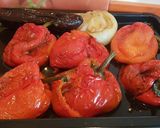 Foto del paso 2 de la receta Ensalada de pimientos rojos cebolla y berenjena asados al horno