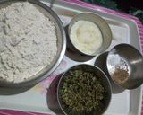 मेथी मठरी (Methi Mathri recipe in Hindi) रेसिपी चरण 1 फोटो