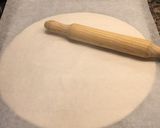 Foto del paso 2 de la receta: Espiral de hojaldre rellena de queso