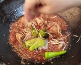 A picture of step 5 of Peshawri karahi.