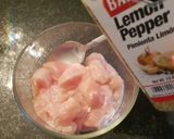Foto del paso 1 de la receta: Pechuga de pollo con papas horneadas