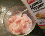 Foto del paso 1 de la receta: Pechuga de pollo con papas horneadas