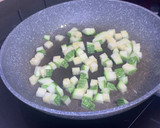 Foto del paso 1 de la receta: Ensalada de pollo (y mil cosas más)
