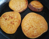 Foto del paso 2 de la receta: Tostas de boniato con brandada de bacalao
