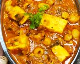 A picture of step 5 of Paneer Makhana Curry.