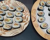 Foto langkah ke 4 dari resep Shrimp Tempura Sushi Roll.