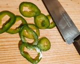Foto del paso 1 de la receta: Ensalada fresca de brotes tiernos, pimiento verde y cebolleta