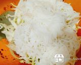 รูปขั้นตอนการทำที่ 3 ของ ยำขนมจีนไก่ผัด สูตรโล๊ะตู้เย็น