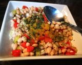Foto del paso 3 de la receta: Ensalada de alubias con col kale y especias - veggie