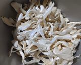 Foto langkah ke 3 dari resep Tumis jamur brokoli.