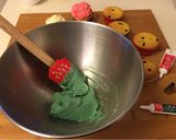 Foto del passaggio 5 della ricetta Crema per decorare cupcakes o muffin 🧁