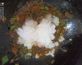 ग्रीन कांदा व करंदी फ्राय (green onion karandi fry recipe in marathi) रेसिपी स्टेप 4 फोटो 