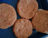 Foto langkah ke 4 dari resep Beef burger / patty homemade.