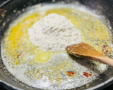 Foto del paso 4 de la receta: Lasaña de langostinos 🦐 🧀