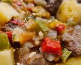Foto del paso 5 de la receta Ternera guisada con pimientos y cebolla