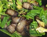 รูปขั้นตอนการทำที่ 4 ของ หมูน้ำค้างผัดฝักถั่วลันเตา