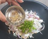 A picture of step 2 of Bhindi Do Pyaaza.