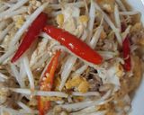 รูปขั้นตอนการทำที่ 2 ของ "ถั่วงอกผัดน้ำมันหอย" Stir Fried Bean Sprouts with Oyster Sauce