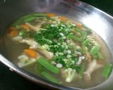 Foto langkah ke 4 dari resep Sup Ceker Ayam Kuah Bening.