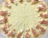 Une image de l'étape 1 de Croissant bacon chèvre et miel.