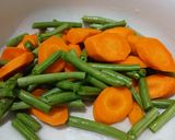 Foto langkah ke 2 dari resep Sup Wortel Buncis Tahu Bakso.