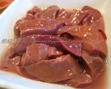 A picture of step 1 of Spinach and Pork Liver Soup.