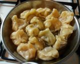 Foto langkah ke 3 dari resep Wonton Soup Homemade.