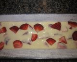 Foto del paso 4 de la receta: Budín de vainilla con frutillas 🍓