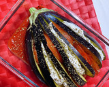 Foto del paso 4 de la receta: Berenjena hasselback con mozzarella y tomate