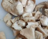 Foto del paso 4 de la receta Salteado de bimi con setas y calabacín