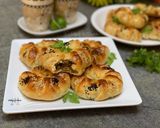 A picture of step 16 of Mincedmeat stuffed bread rolls.