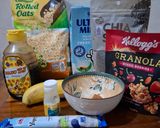 Foto langkah ke 1 dari resep Overnight Oats Pisang (Sarapan Praktis).
