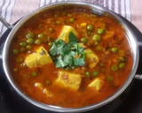 A picture of step 4 of Matar-Paneer curry.